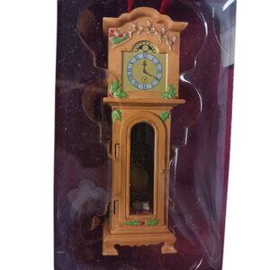 Hallmark 2001 Keepsake Ornament Twas The Night Before Christmas Not Even A Mouse